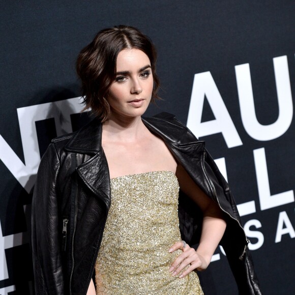 Lily Collins assiste au défilé "Saint Laurent at the Palladium" à l'Hollywood Palladium. Los Angeles, le 10 février 2016.