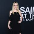 Dakota Fanning assiste au défilé "Saint Laurent at the Palladium" à l'Hollywood Palladium. Los Angeles, le 10 février 2016.