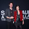 Paul W.S. Anderson et Milla Jovovich assistent au défilé "Saint Laurent at the Palladium" à l'Hollywood Palladium. Los Angeles, le 10 février 2016.
