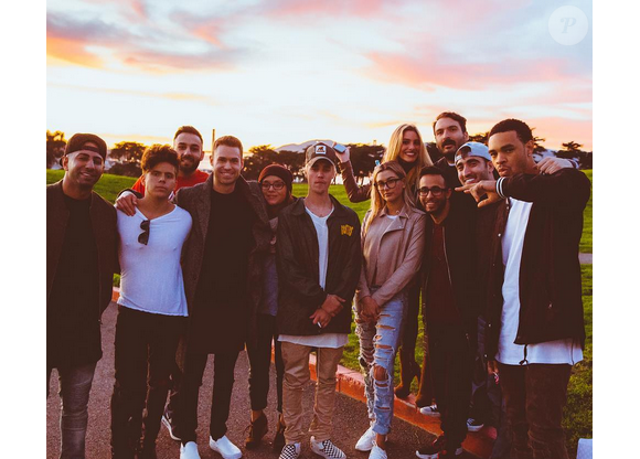 Justin Bieber et Hailey Baldwin ainsi que leurs nombreux amis. Photo publiée sur Instagram au mois de février 2016.