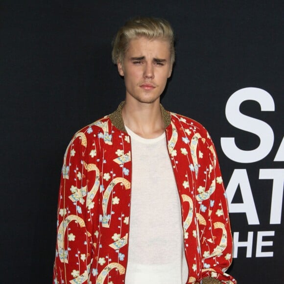 Justin Bieber - People au défilé Saint-Laurent à Hollywood le 10 février 2016.