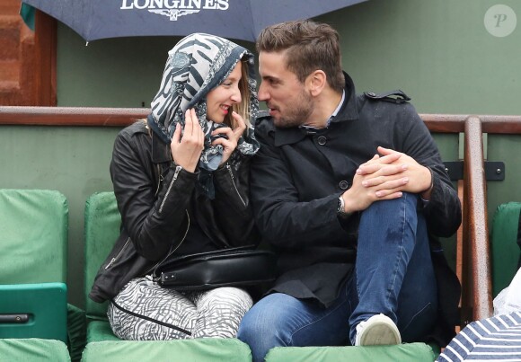 Audrey Lamy et son compagnon Thomas aux Internationaux de France de tennis de Roland-Garros à Paris le 31 mai 2015.