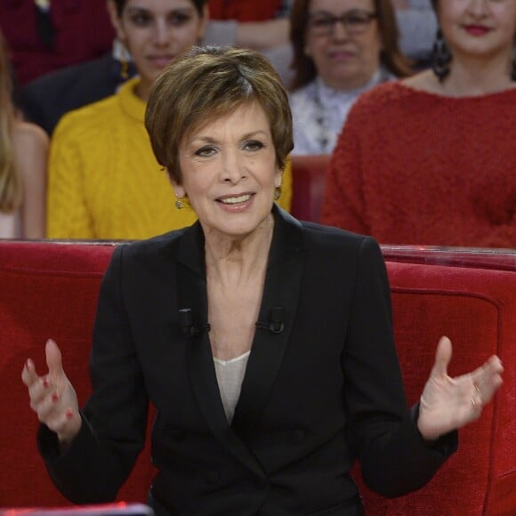 Catherine Laborde - Enregistrement de l'émission "Vivement Dimanche" consacrée à Catherine Laborde à Paris le 10 février 2016. Diffusion sur France 2, à 14h15 le 14 février 2016. ©Coadic Guirec/Bestimage