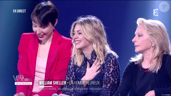 Jeanne Cherhal, Louane et Véronique Sanson remettent une Victoire d'honneur à William Scheller - Victoires de la musique au Zénith de Paris, le 12 février 2016.