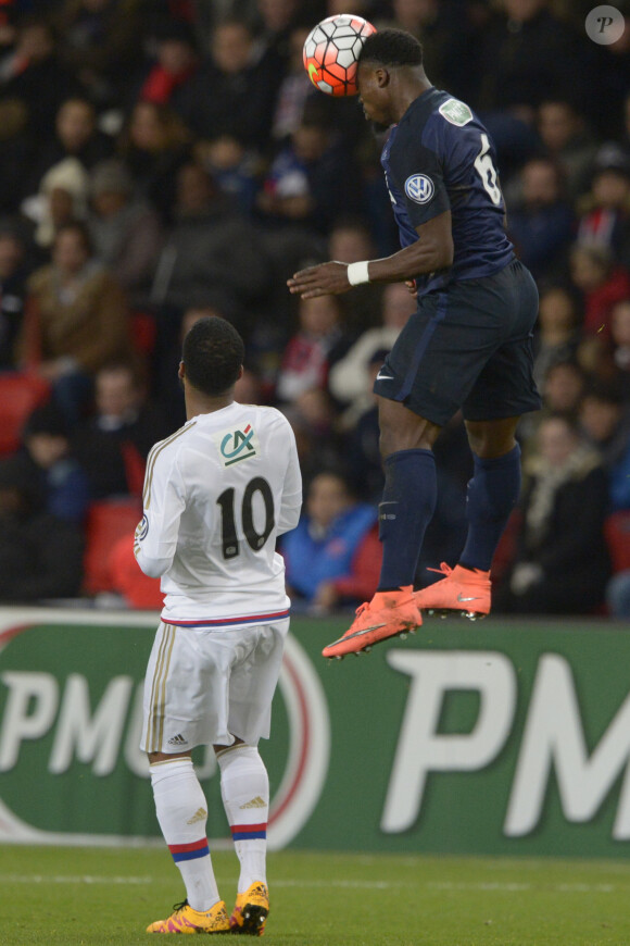 Serge Aurier lors du 16e de finale de la Coupe de France entre le Paris Saint-Germain et l'Olympique Lyonnais au Parc des Princes à Paris, le 10 février 2016