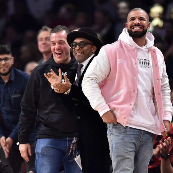 Drake et Spike Lee lors de la All Star Saturday Night à l'Air Canada Centre de Toronto durant le All Star Weekend, le 13 février 2016