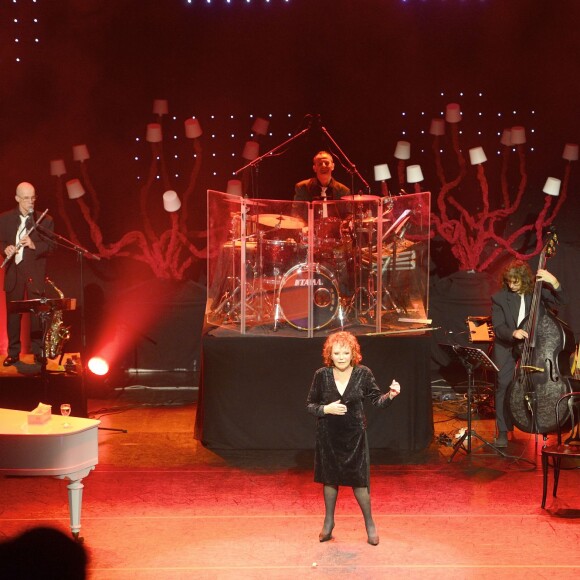 Exclusif - Concert de Régine au théâtre des Folies Bergère à Paris le 14 février 2016. ©Coadic Guirec/Bestimage