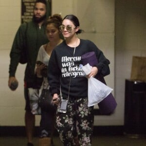 Vanessa Hudgens se rend à son cours de yoga avec une amie à Burbank le 3 février 2016.