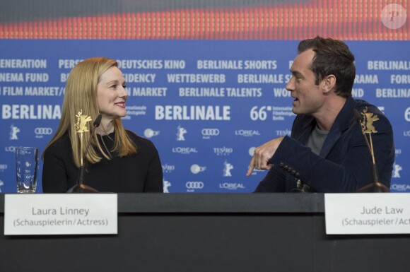 Laura Linney et Jude Law - Conférence de presse du film "Genius" lors du 66e Festival International du Film de Berlin, la Berlinale, le 16 février 2016.