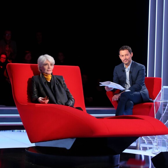 Exclusif - Françoise Hardy et Marc-Olivier Fogiel, lors de l'enregistrement de l'émission Le Divan, le 29 janvier 2016, pour une diffusion le mardi 16 février 2016 à 23h10 sur France 3.