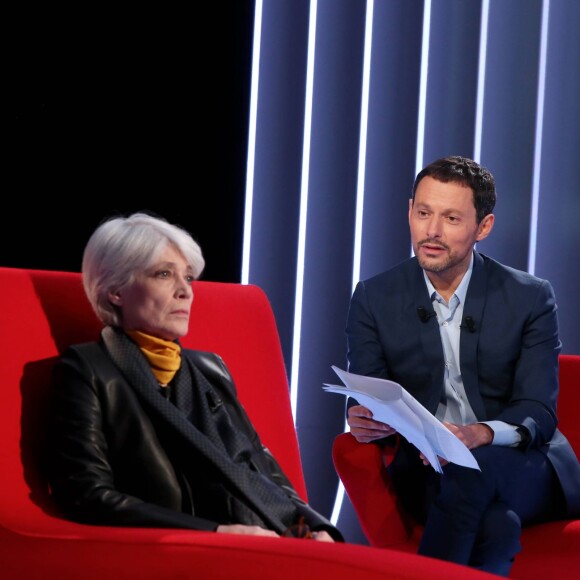 Exclusif - La star Françoise Hardy et Marc-Olivier Fogiel, lors de l'enregistrement de l'émission Le Divan, le 29 janvier 2016, pour une diffusion le mardi 16 février 2016 à 23h10 sur France 3.