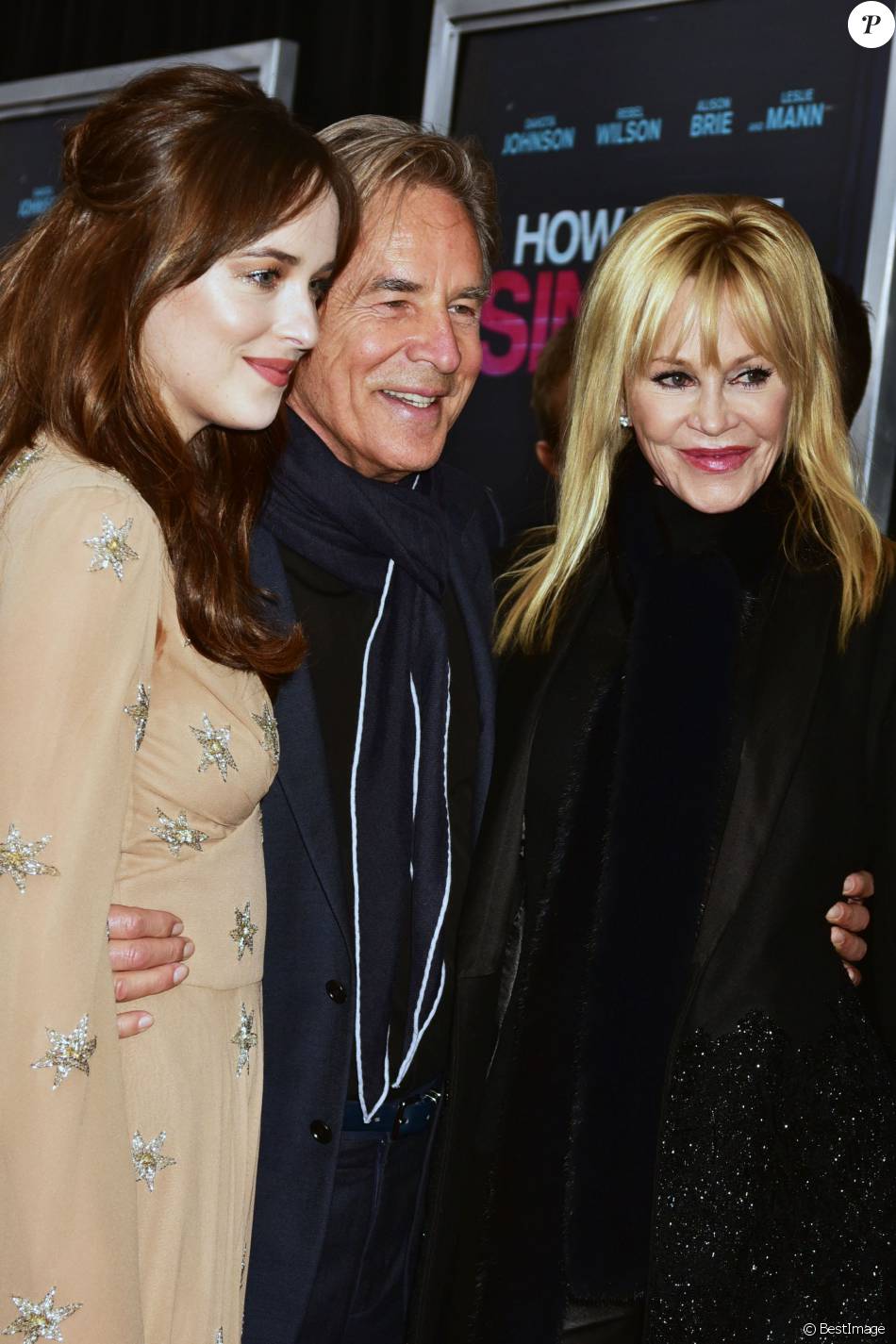Séries Tv Avec Dakota Johnson Dakota Johnson avec ses parents Don Johnson et Melanie Griffith - Première  du film How To Be Single à New York. Le 3 février 2016 - Purepeople