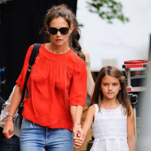 Katie Holmes emmène sa fille Suri Cruise sur le tournage de son nouveau film "All We Had" à New York, le 24 août 2015.