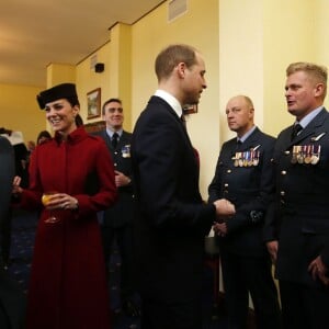 Kate Middleton et le prince William faisaient le 18 février 2016 leur retour à Anglesey, au Pays de Galles, pour assister à une parade et prendre part à une réception marquant officiellement le démantèlement de l'unité de Recherche et de Secours de la RAF à la base RAF Valley, où le duc de Cambridge a servi entre 2010 et 2013.