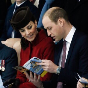 Kate Middleton et le prince William faisaient le 18 février 2016 leur retour à Anglesey, au Pays de Galles, pour assister à une parade et prendre part à une réception marquant officiellement le démantèlement de l'unité de Recherche et de Secours de la RAF à la base RAF Valley, où le duc de Cambridge a servi entre 2010 et 2013.