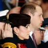 Kate Middleton et le prince William faisaient le 18 février 2016 leur retour à Anglesey, au Pays de Galles, pour assister à une parade et prendre part à une réception marquant officiellement le démantèlement de l'unité de Recherche et de Secours de la RAF à la base RAF Valley, où le duc de Cambridge a servi entre 2010 et 2013.