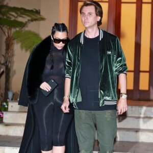 Kim Kardashian et son meilleur ami Jonathan Cheban sortent d'une maison à Beverly Hills le 19 février 2016. © CPA/BESTIMAGE