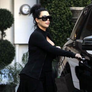 Exclusif - Kim Kardashian à la sortie du centre dermatologique "Epitome" à West Hollywood, le 16 février 2016