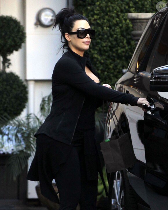 Exclusif - Kim Kardashian à la sortie du centre dermatologique "Epitome" à West Hollywood, le 16 février 2016