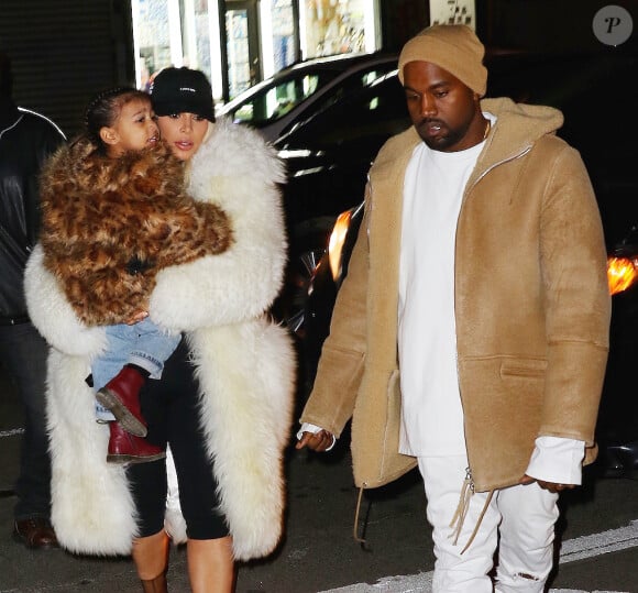 Kim Kardashian, son mari Kanye West et leur fille North sortent en famille le soir de la Saint-Valentin à New York le 14 février 2016