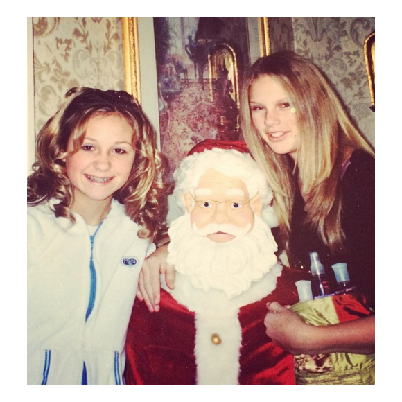 Sur sa page Instagram, Taylor Swift publie une photo d'elle et sa copine Britany Maack qui date de 2002 alors qu'elles étaient encore adolescentes.