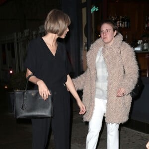 Taylor Swift est allée diner avec son amie Lena Dunham au restaurant Blue Ribbon à New York, le 21 février 2016