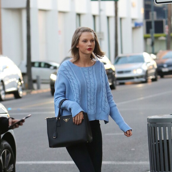 Exclusif - Taylor Swift et Gigi Hadid se rendent dans un salon de beauté à Beverly Hills le 5 février 2016.