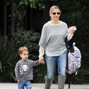 Exclusif - Sarah Michelle Gellar se promène avec son fils Rocky dans les rues de Santa Monica, le 6 mai 2015