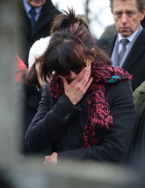 Sophie Marceau en larmes aux obsèques de son ex-mari Andrzej Zulawski à Gora Kalwaria, près de Varsovie en Pologne le 22 février 2016. BEW / Bestimage