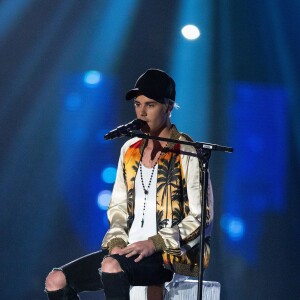 Justin Bieber (Meilleur artiste masculin international) à la Cérémonie des BRIT Awards 2016 à l'O2 Arena à Londres, le 24 février 2016.