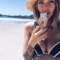 Caroline Receveur : Sublime en bikini et "sex on the beach" avec son Valentin