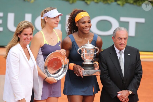 Arantxa Sanchez, Maria Sharapova, Serena Williams, Jean Gachassin - Serena Williams remporte la finale dames des Internationaux de France de tennis de Roland Garros le 8 juin 2013.
