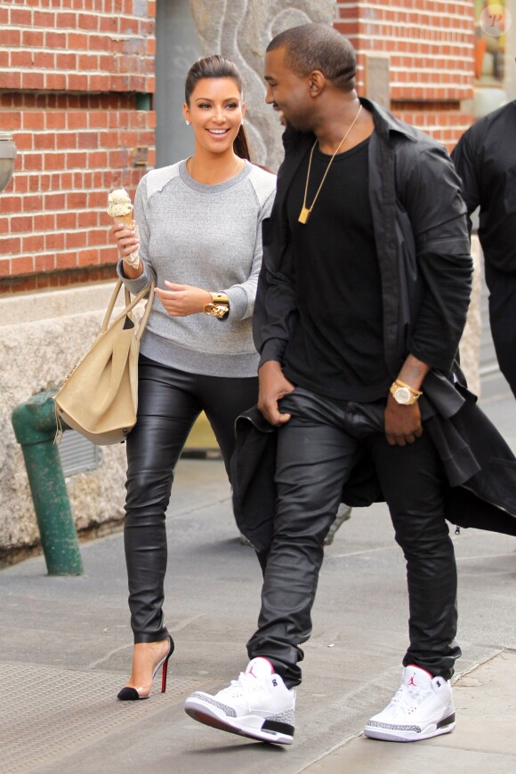 Kim Kardashian et Kanye West dans le quartier de SoHo à New York. Avril 2012.