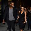 Kanye West et Kim Kardashian quittent un restaurant à New York. Avril 2012.