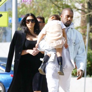 Kanye West, Kim Kardashian et North West à West Hollywood, Los Angeles, le 21 février 2016.