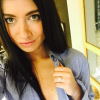 Laurie (Bachelor) : Décolleté affolant et superbe diamant...
