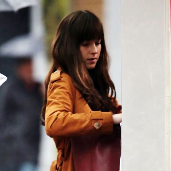 L'actrice Dakota Johnson sur le tournage de "Fifty Shades darker" le 1er mars 2016.