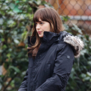 Dakota Johnson en tournage à Vancouver sur le film "Fifty Shades Darker" le 2 mars 2016.