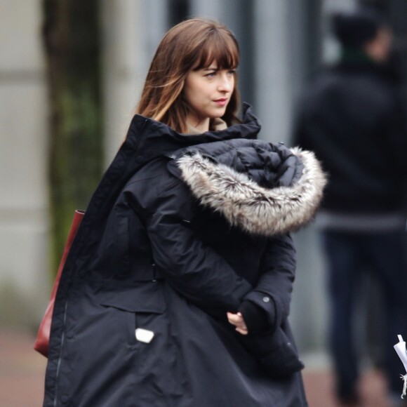 Dakota Johnson en tournage à Vancouver sur le film "Fifty Shades Darker" le 2 mars 2016.