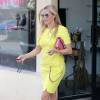 Exclusif - Reese Witherspoon fait du shopping dans les rues de Brentwood. L'actrice est de retour du Mexique où elle a profité de sa famille en vacances, le 3 mars 2016