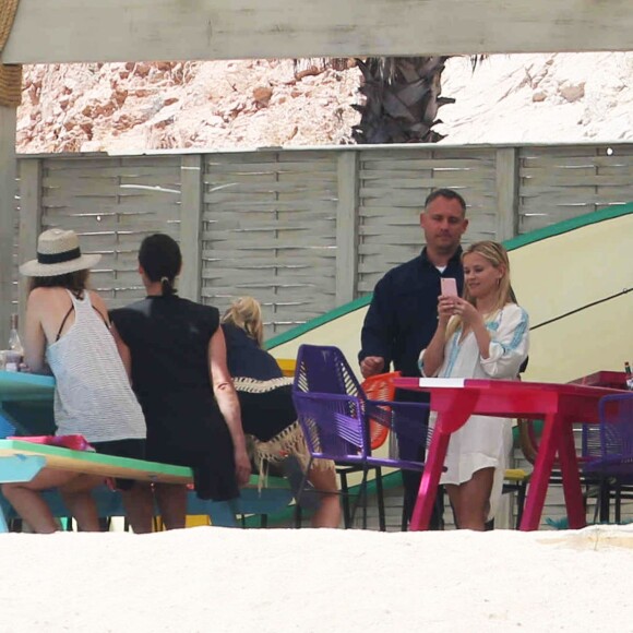 Exclusif - Reese Witherspoon profitent de jolies vacances à Cabo San Lucas au Mexique, le 2 mars 2016