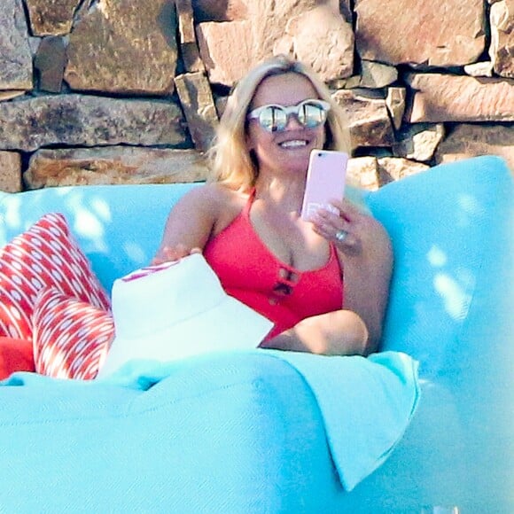 Reese Witherspoon et des amis en vacances à Los Cabos, Mexique le 1er mars 2016