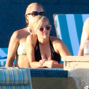 Reese Witherspoon et des amis en vacances à Los Cabos, Mexique le 29 février 2016