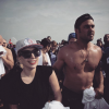 Lady Gaga et son fiancé Taylor Kinney lors de la plongée polaire de Chicago en faveur des Jeux Olympiques Spéciaux de la ville. Photo publiée sur Instagram, le 6 mars 2016.
