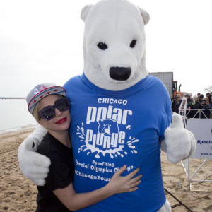 Lady Gaga lors de la plongée polaire de Chicago en faveur des Jeux Olympiques Spéciaux de la ville. Photo publiée sur Instagram, le 6 mars 2016.