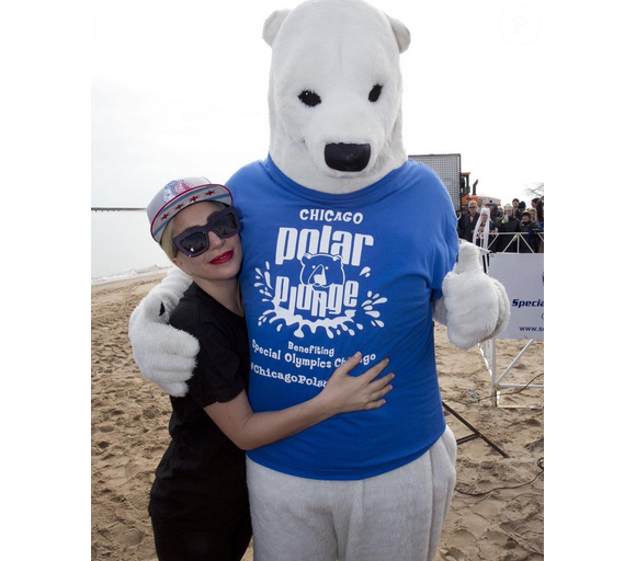 Lady Gaga lors de la plongée polaire de Chicago en faveur des Jeux Olympiques Spéciaux de la ville. Photo publiée sur Instagram, le 6 mars 2016.