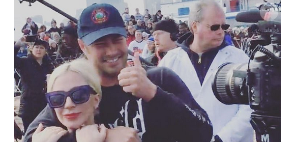 Lady Gaga et son fiancé Taylor Kinney participent à la plongée polaire de Chicago en faveur des Jeux Olympiques Spéciaux de la ville. Photo publiée sur Instagram, le 6 mars 2016.