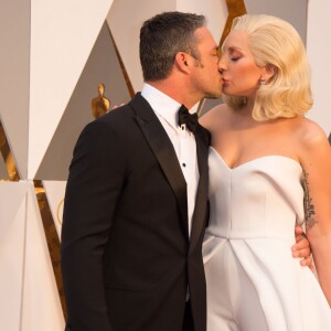 Lady Gaga et son compagnon Taylor Kinney à la 88ème cérémonie des Oscars à Hollywood, le 28 février 2016