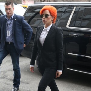 Lady Gaga arrive au défilé Nicopanda pendant la fashion week de New York le 17 février 2016.