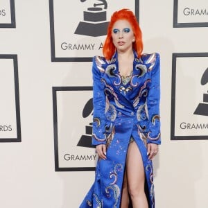 Lady Gaga (qui rend hommage à David Bowie lors de cette soirée) à La 58ème soirée annuelle des Grammy Awards au Staples Center à Los Angeles, le 15 février 2016.